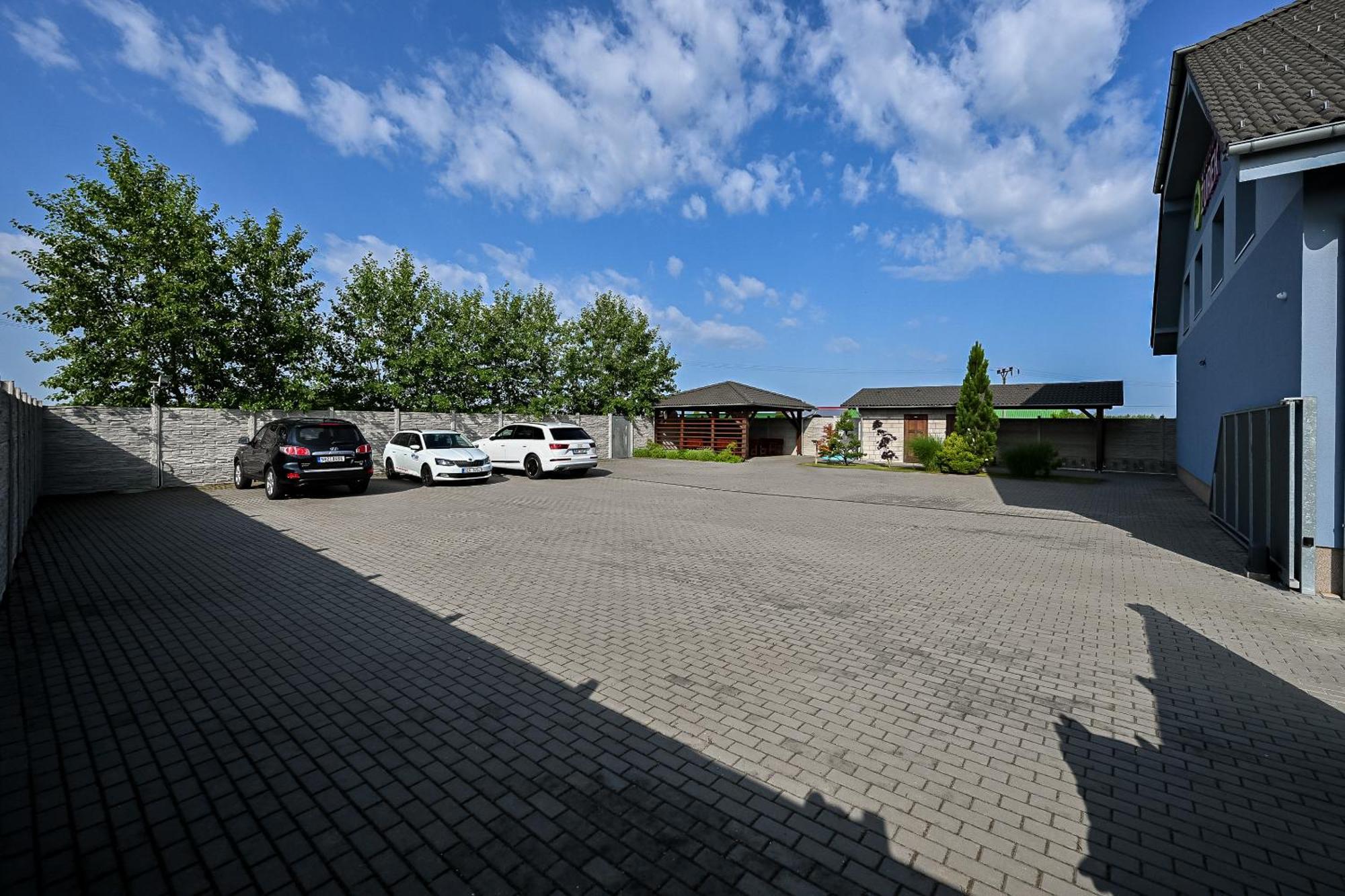 Penzion Zurek Velke Bilovice Luaran gambar